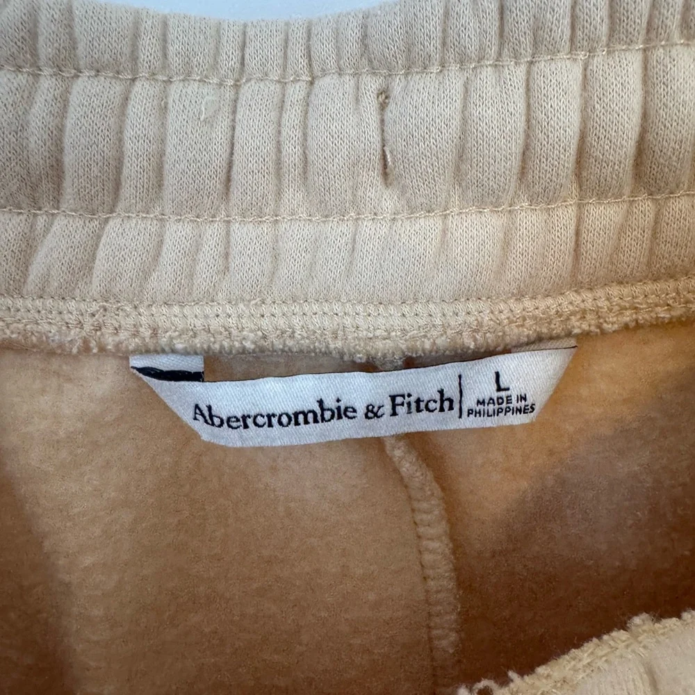 Abercrombie & Fitch Yellow Sunday Baggy Sweatpants - Picture 3 of 3